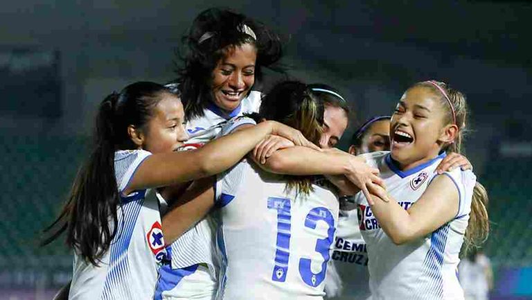 Cruz Azul Femenil celebrando un gol