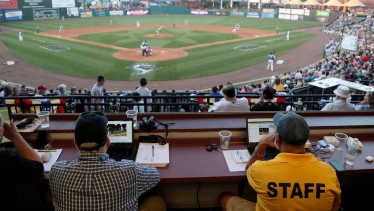 Palco donde operan las computadoras que dan las señales a los Umpires