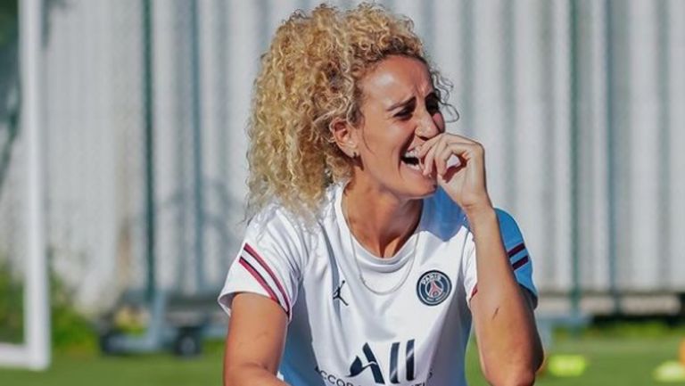 Kheira Hamraoui sonríe con el PSG
