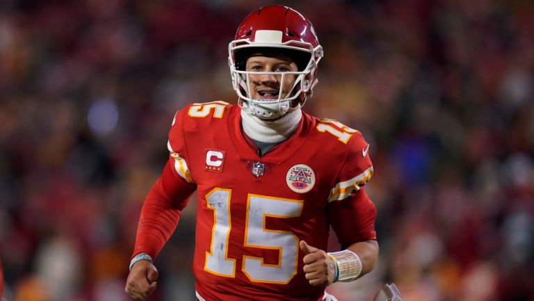 Patrick Mahomes en acción con Chiefs