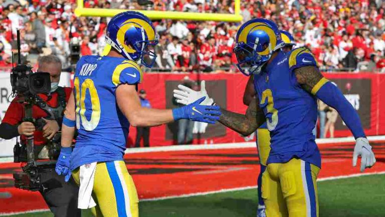 Cooper Kupp y Odell Beckham Jr. celebrando un TD 