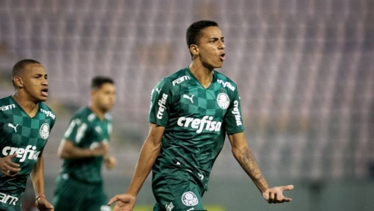 Jugador de Palmeiras festejando un gol