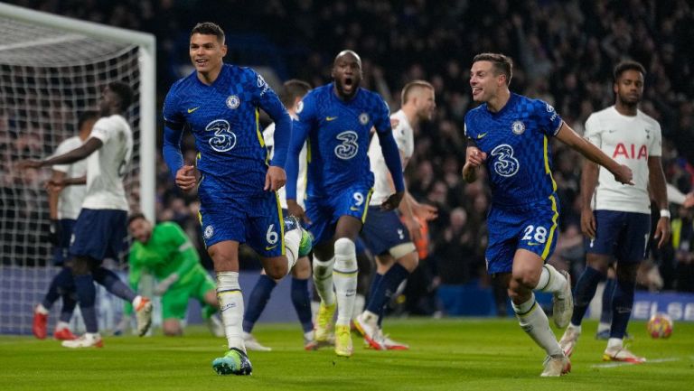 Thiago Silva festejando gol con el Chelsea ante el Tottenham