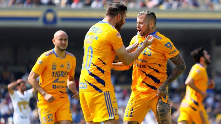 Gignac y López festejando un gol a favor de Tigres contra Pumas