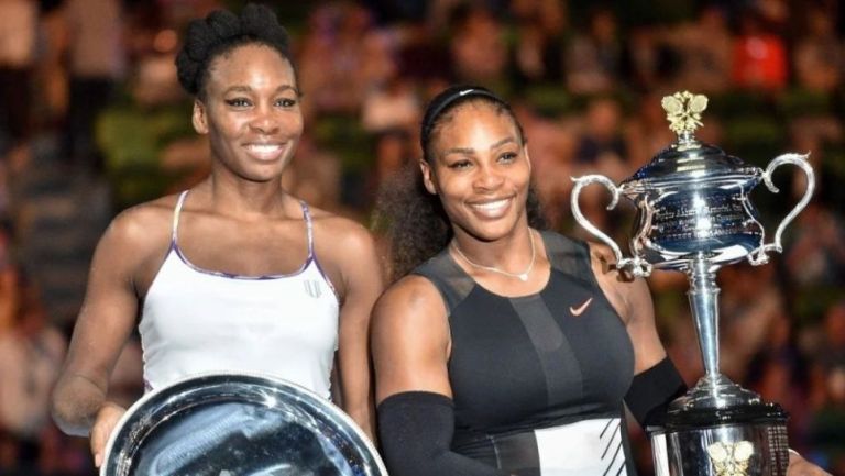 Venus y Serena Williams ganando un trofeo