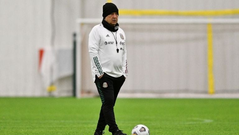 Martino en una práctica con el Tri