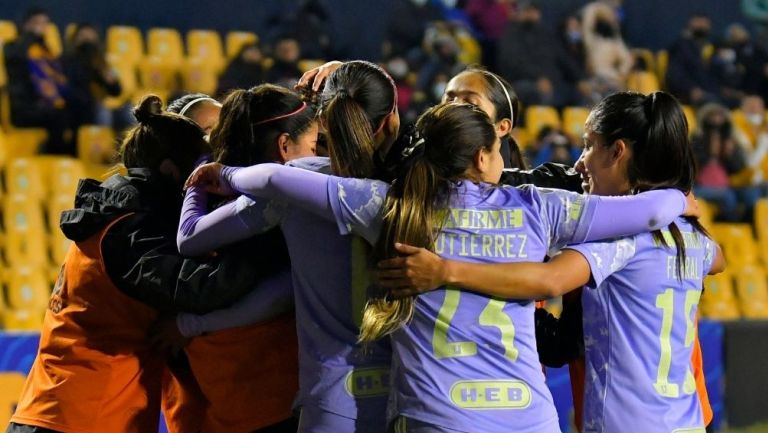 Jugadoras festejando