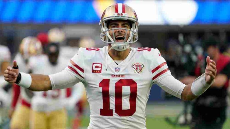 Jimmy Garoppolo durante el juego ante Rams 