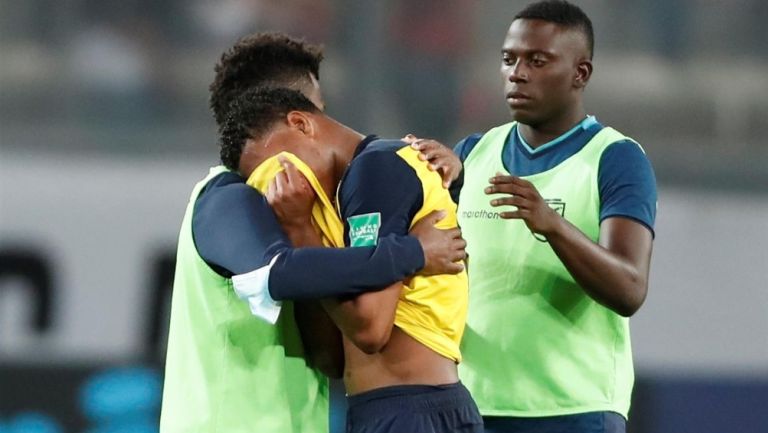 Jugador de Ecuador reacciona al finalizar el partido 