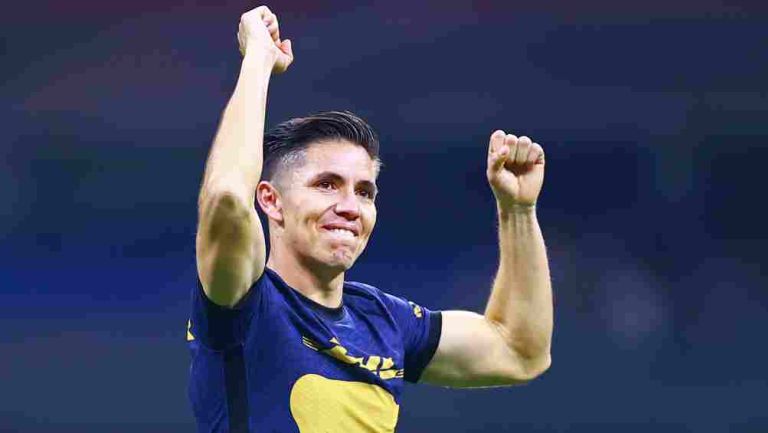 Efraín Velarde celebrando un gol de Pumas