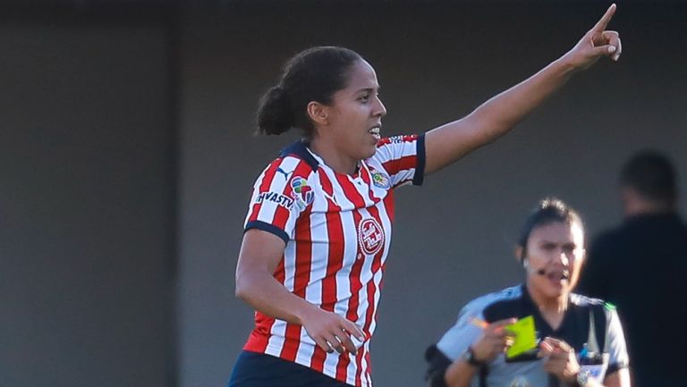 Casandra Montero celebra con Chivas