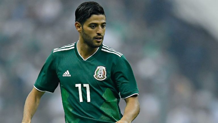 Carlos Vela jugando partido con la Selección Mexicana