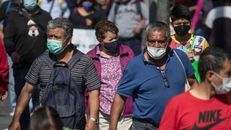 Personas caminando por el Centro Histórico