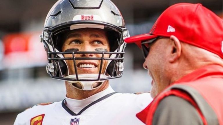 Tom Brady y Bruce Arians en un partido