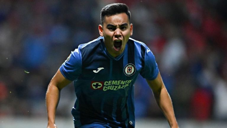 Rodríguez festeja un gol con Cruz Azul