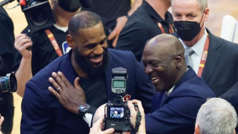 Michael Jordan y LeBron James previo al homenaje