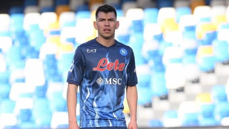 Hirving 'Chucky' Lozano jugando partido de la Serie A con el Napoli
