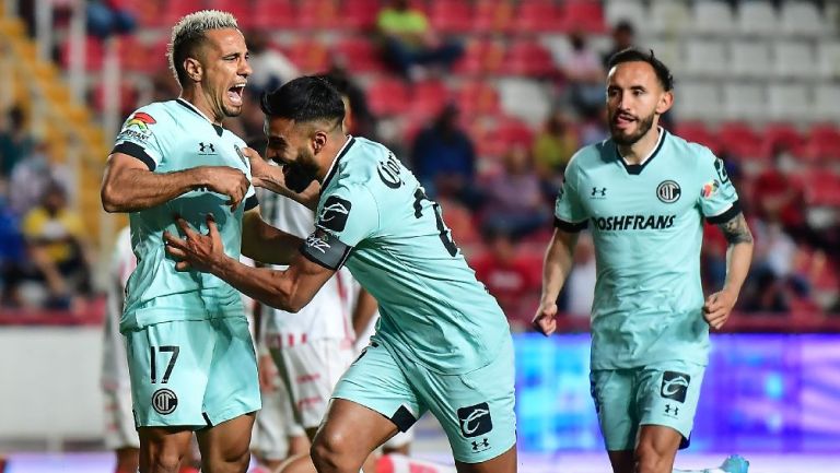 Jugadores del Toluca celebrando gol ante Necaxa en la Liga MX