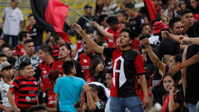 Aficionados de Atlas en un partido de los Rojinegros 