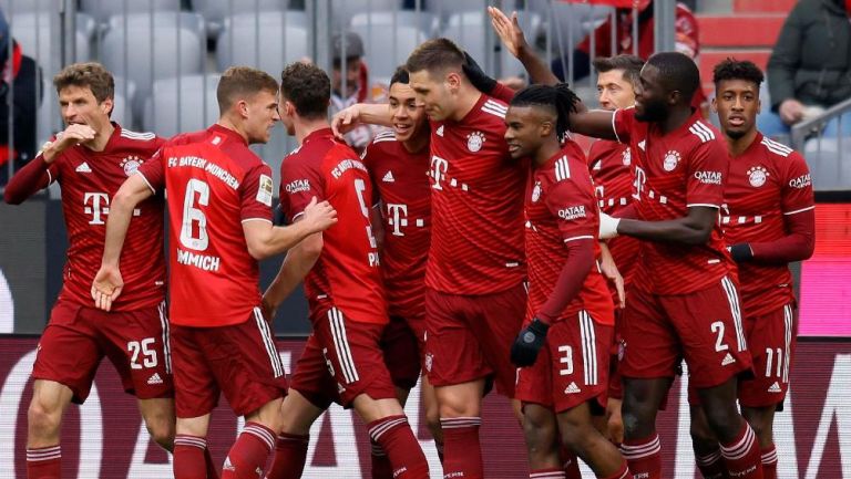 Jugadores del Bayern Munich festejando gol en partido de Bundesliga