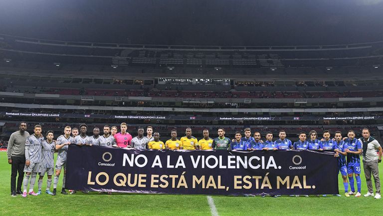 Cruz Azul y Montreal mostraron su repudio a la violencia