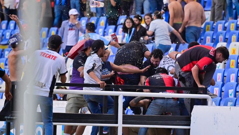 Riña en el Corregidora durante el Querétaro vs Atlas 