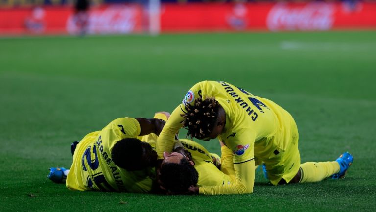 Jugadores de Villarreal celebrando su gol