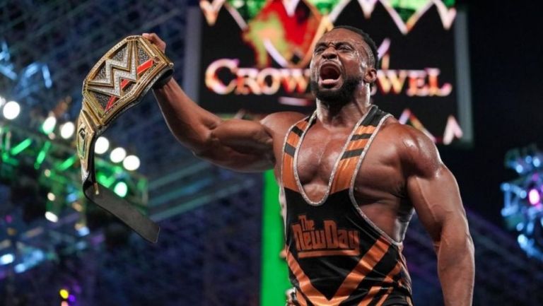 Big E con el Campeonato de WWE