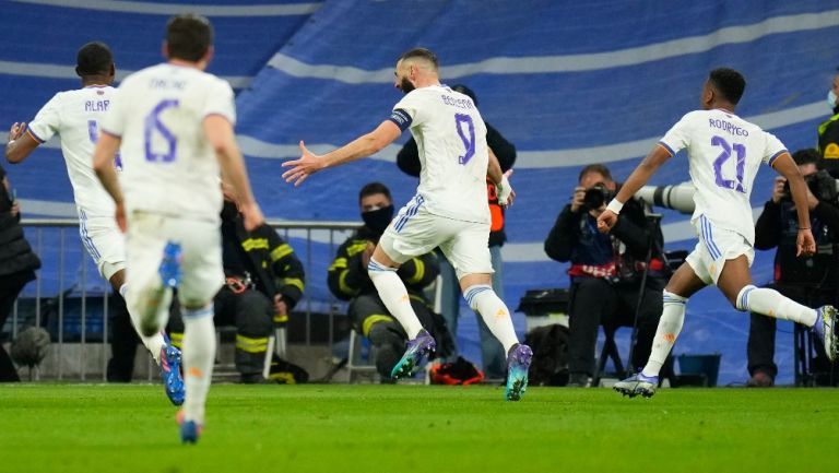 Karim Benzema celebrando la remontada vs PSG