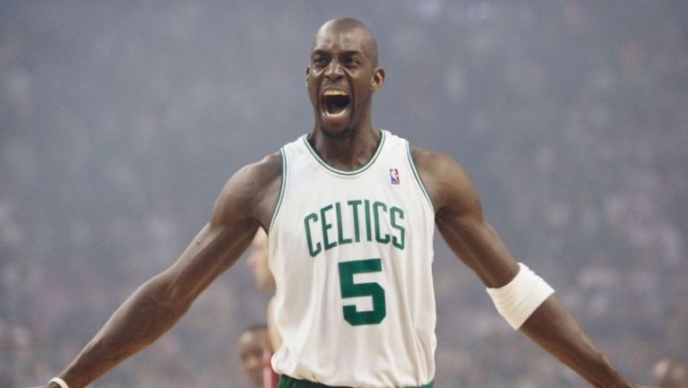 Kevin Garnett jugando con los Celtics