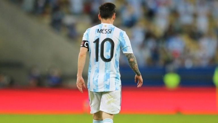 Lionel Messi jugando partido con la Selección de Argentina