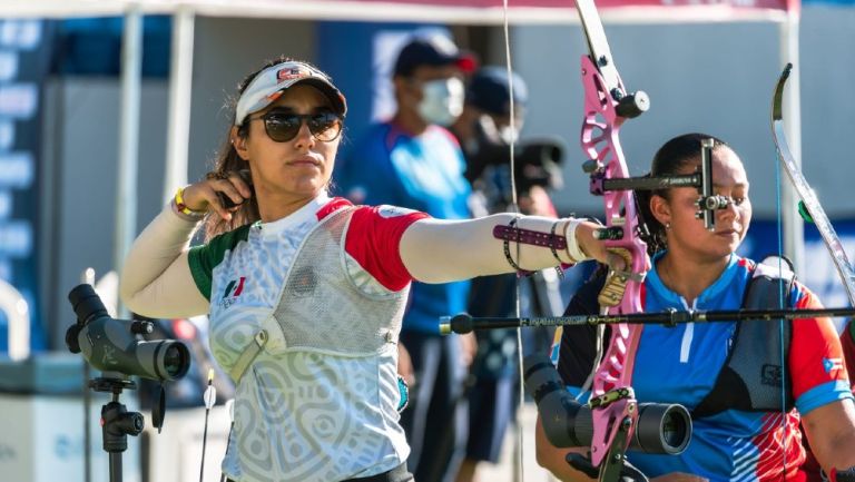 Ana Paula Vázquez representando a México en tiro con arco