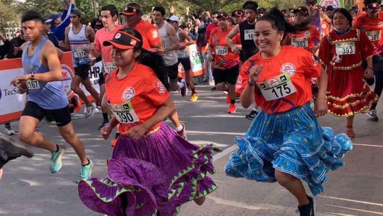 Participantes dan inicio a la competencia