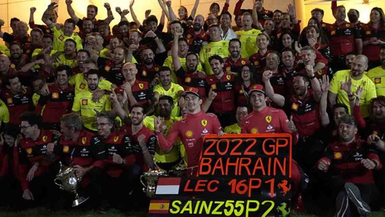 Ferrari festejando el resultado de Leclerc y Sainz 