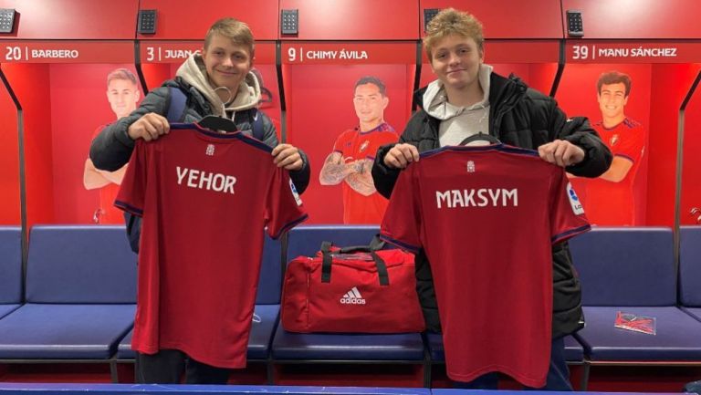 Yehor y Maksym con la camiseta el Osasuna