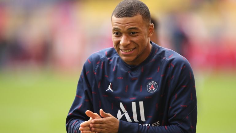 Kylian Mbappé reacciona durante calentamiento