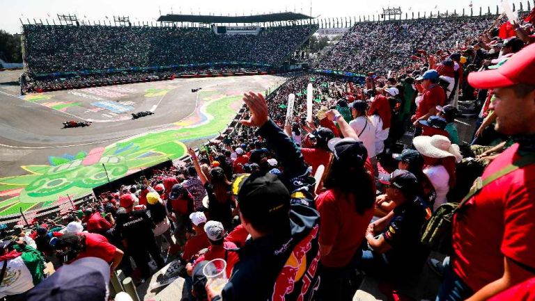 Afición disfrutando de la Fórmula 1 en el Gran Premio de México