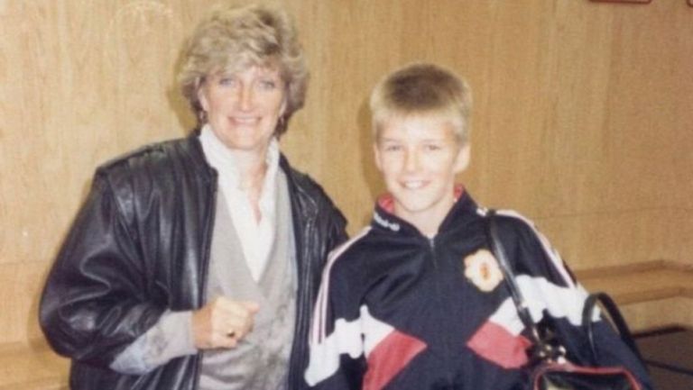 David Beckham junto a su mamá