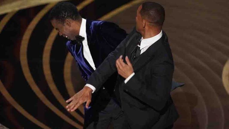Will Smith cacheteando a Chris Rock en los Premios Oscar 