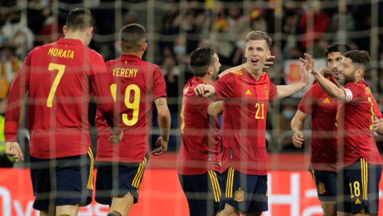 Jugadores españoles festejan gol vs Islandia