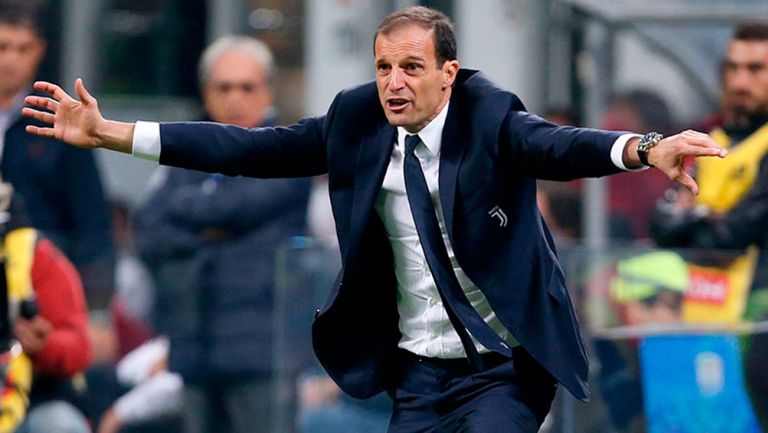 Allegri dirigiendo un partido de la Juventus