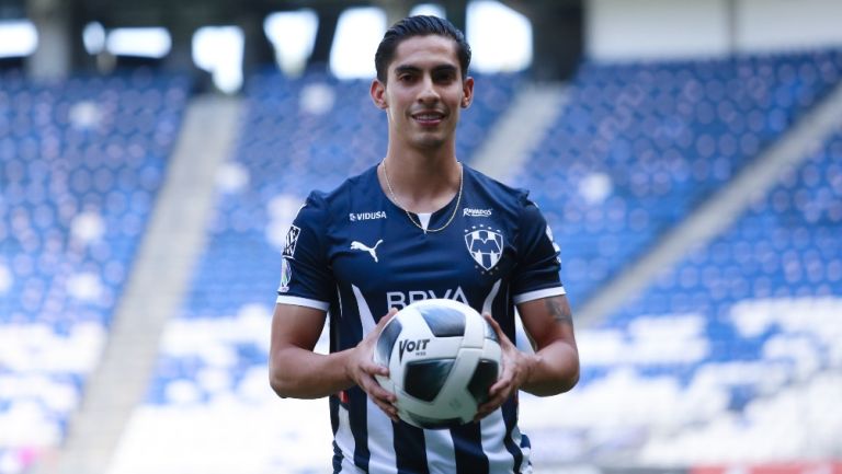 Erick Aguirre en su presentación con Rayados 