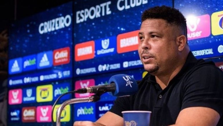 Ronaldo Nazario en conferencia de prensa