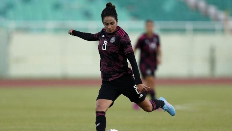 Carolina Jaramillo durante un partido de México