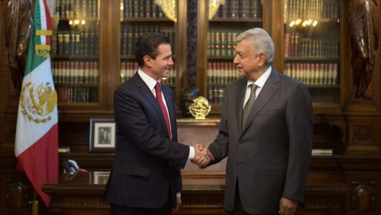 Enrique Peña Nieto y Andrés Manuel López Obrador en 2018
