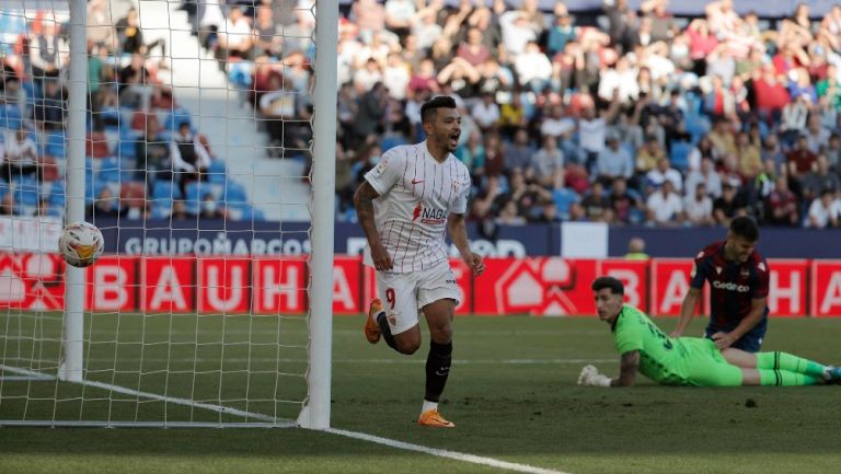 Jesús 'Tecatito' Corona anota al Levante en LaLiga