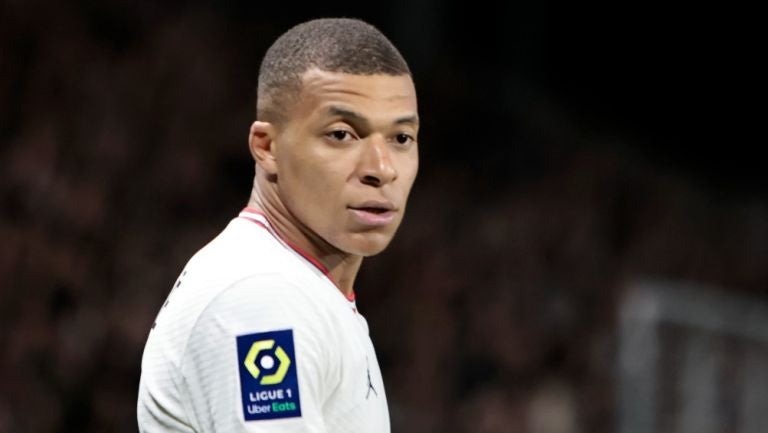 Familia de Mbappé viajó a Qatar