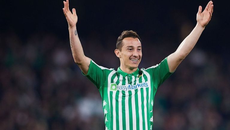 Andrés Guardado en un partido con el Betis 