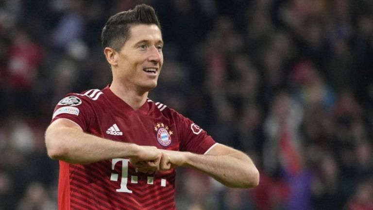 Robert Lewandowski festejando un gol