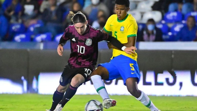 Marcelo Flores en acción ante Brasil